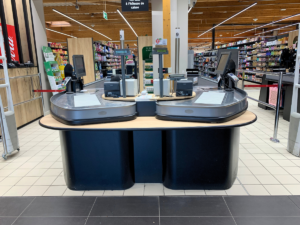 Meuble d’habillage sur mesure pour caisses de supermarché réalisé par MSG Vidal Agencement